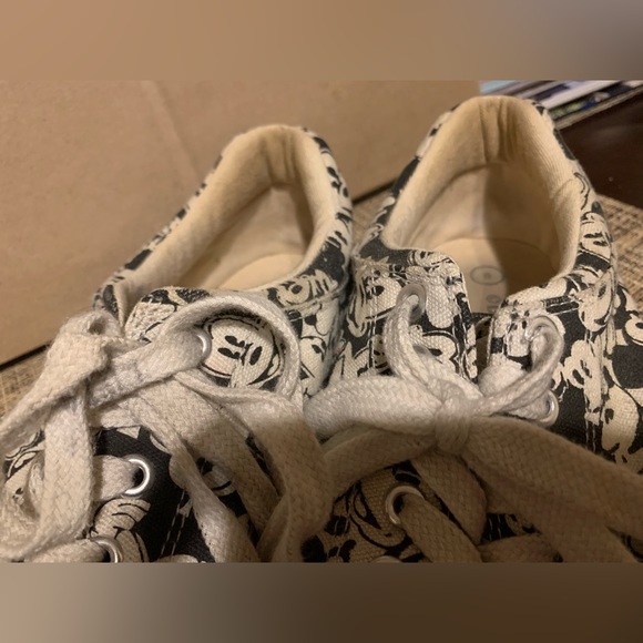 Disney Mickey size 8 “Keds” type sneakers - Picture 3 of 4